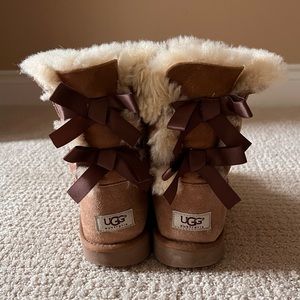 UGG Bailey Bow Boots Size 6